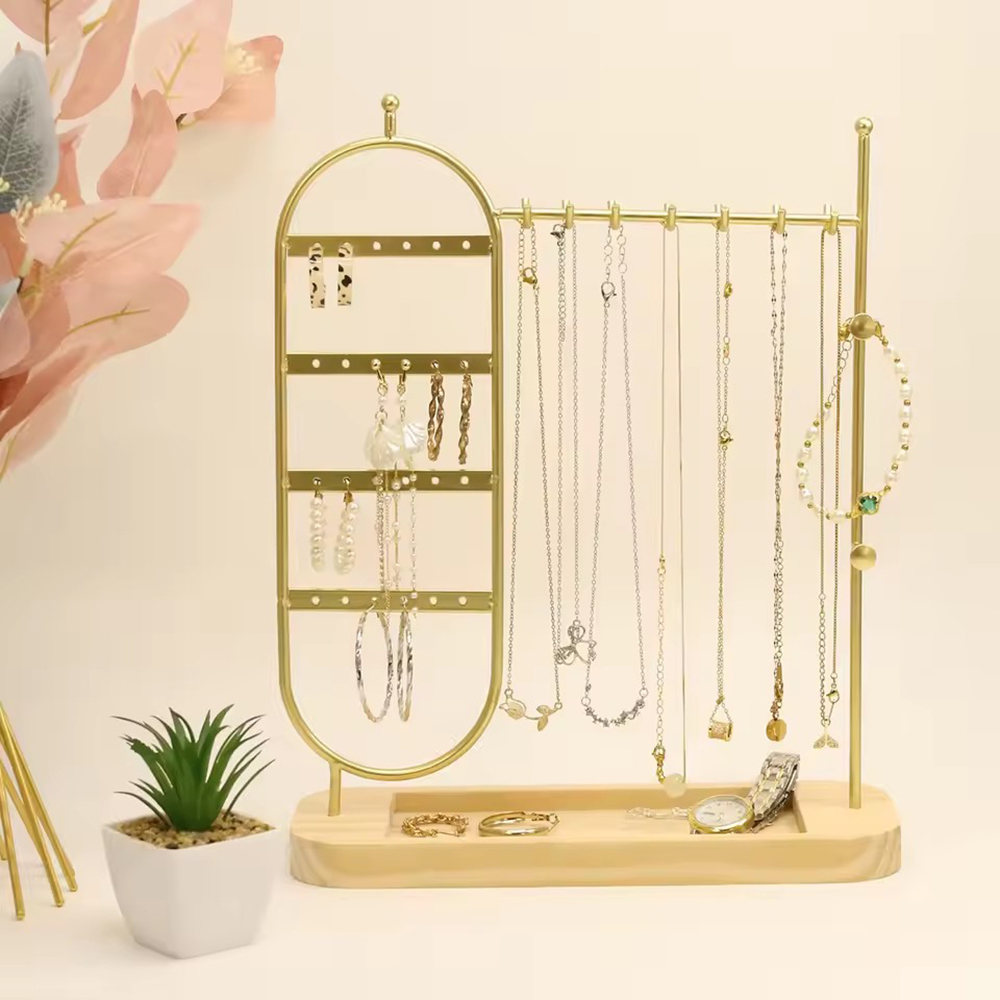 Saatleri, küpeleri, bilezikler - Jewelry And Watches Store incelemesi ve fiyatı